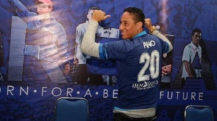 Juan Pablo Pino Pilih Nomor Punggung Sakral di Arema FC