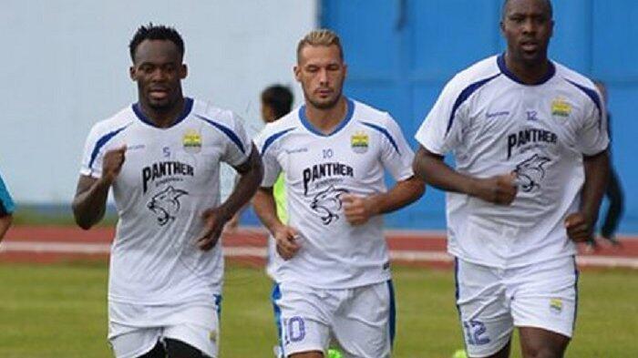 Carlton Cole dan Michael Essien Diminta Datang ke Kantor Imigrasi Bandung