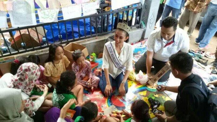 Kunjungi Korban Longsor Ponorogo, Ini yang Dibawa Putri Indonesia
