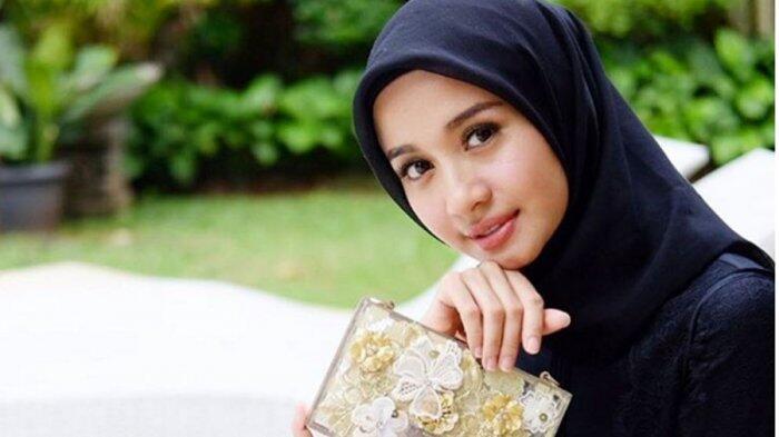Laudya Cynthia Bella Serius Memburu Pria Baju Hitam Pakai Tas Ransel, Ada Apa?