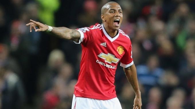 Ashley Young Khawatir Akan Masa Depannya di MU