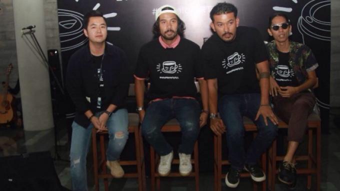 Ingin Dampingi Istrinya Melahirkan, Rio Dewanto Minta Ditemani Chicco Jerikho