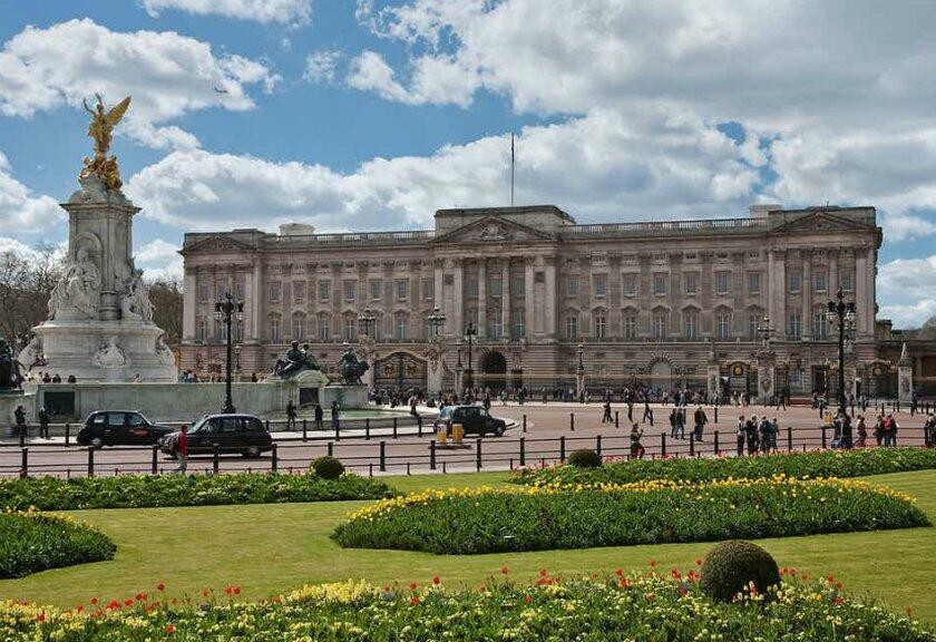 10 Fakta Istana Buckingham Yang Sangat Jarang Diketahui
