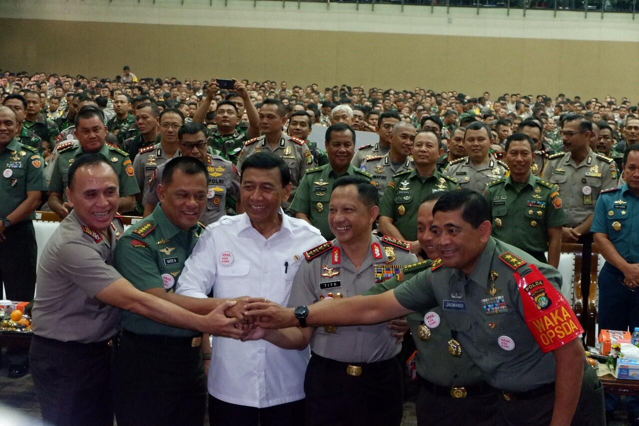 "AMAN ADA KAMI": TNI DAN POLRI TEKANKAN LIBAS PENGACAU PILKADA