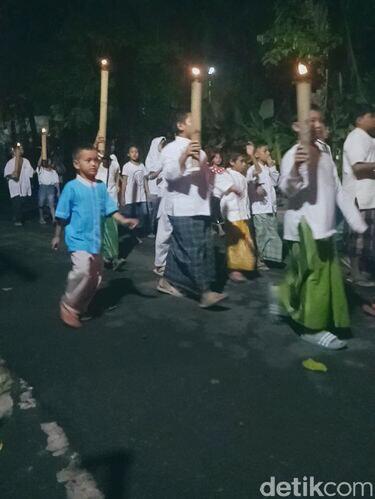 Massa Lintasi Posko Ahok-Djarot, Bawa Obor dan Bunyikan Klakson