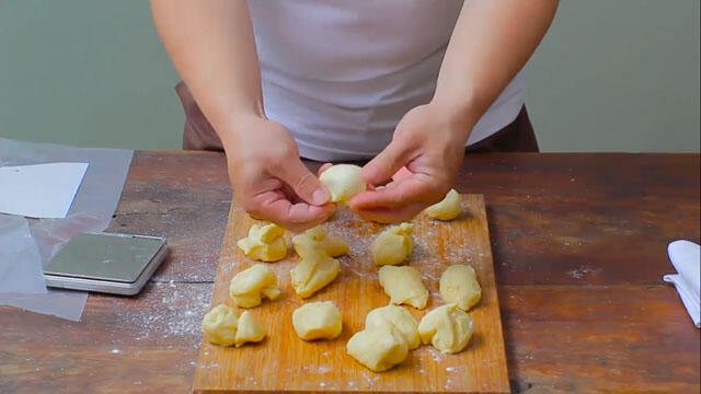 Cara Membuat Roti Goreng dengan Mudah dan Tanpa Diuleni by BREAD &amp; BEANS