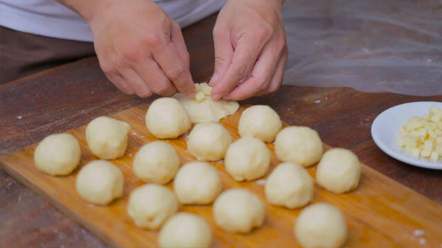 Cara Membuat Roti Goreng dengan Mudah dan Tanpa Diuleni by BREAD &amp; BEANS