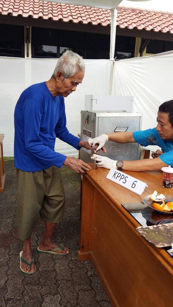 Lansia di Panti Antusias Ikuti Pilkada DKI
