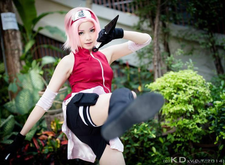 Cosplayer cantik Naruto bikin ga fokus.