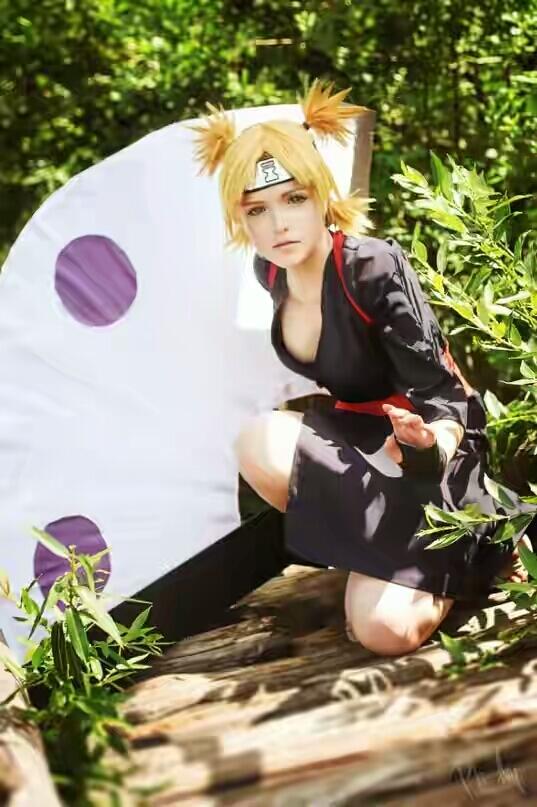 Cosplayer cantik Naruto bikin ga fokus.