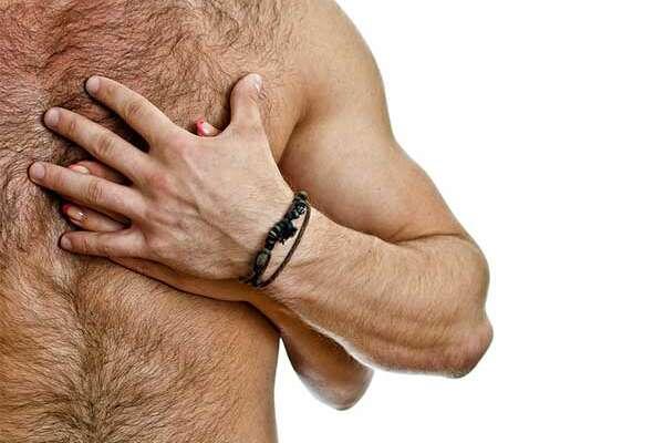 Benarkah Perempuan Suka Pria dengan Dada Berbulu?