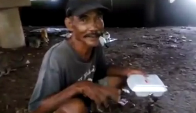 Pria ini Rela tidak makan, asal Kucing-kucingnya tidak kelaparan