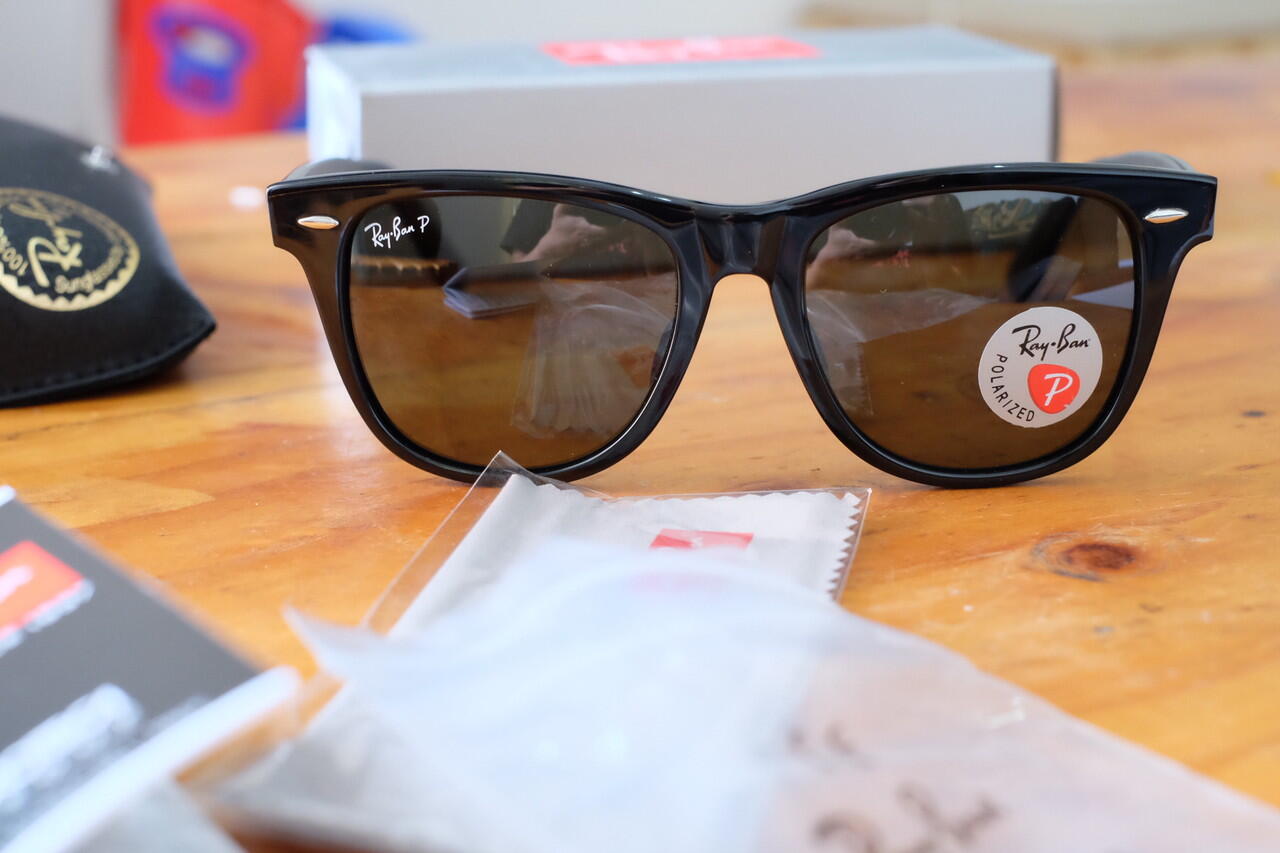 Ray ban never Hide.