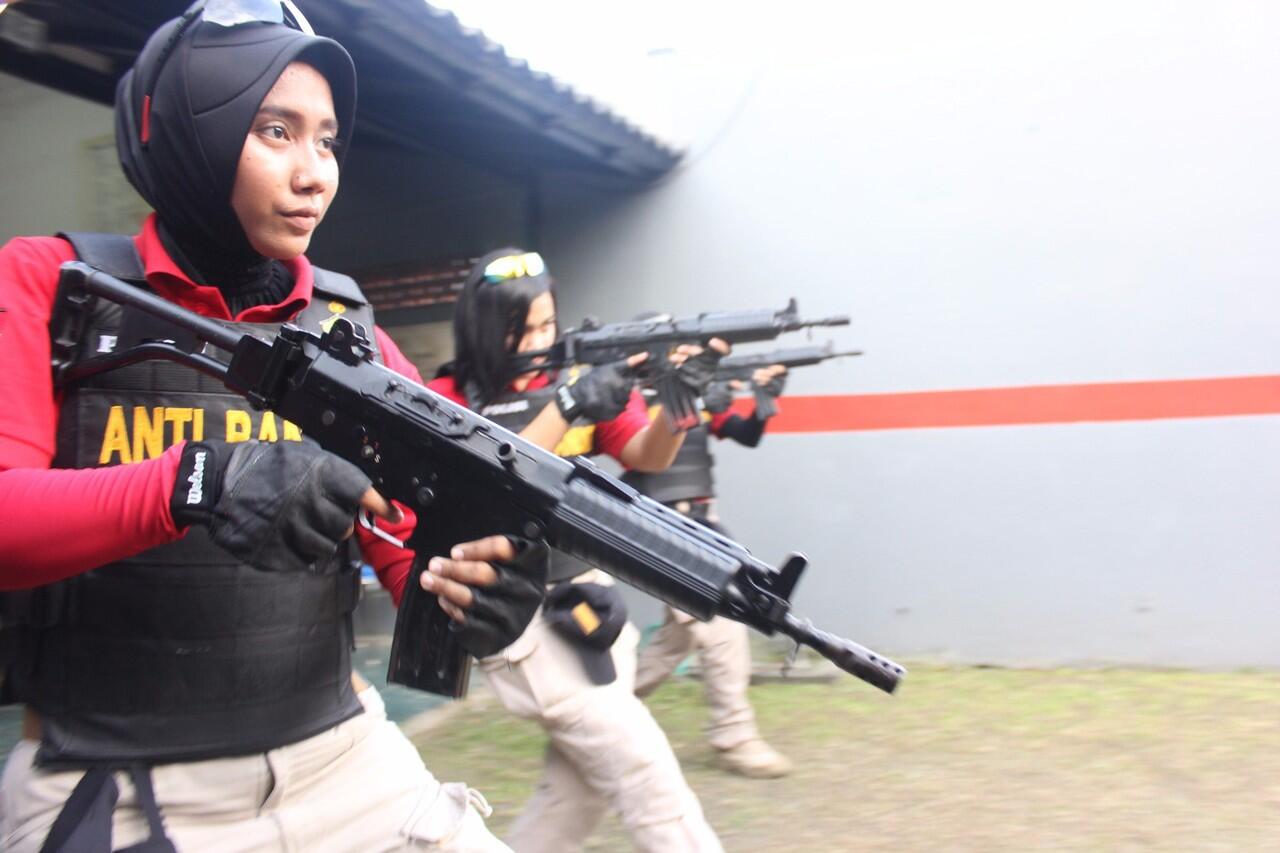 Begini Kiprah ‘Kartini’ Tim Anti-Bandit Polrestabes Surabaya Polwan Anti Bandit