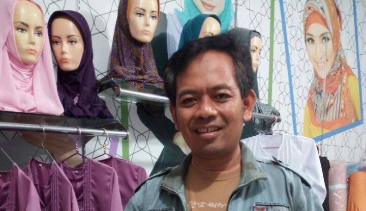Modal Dengkul, Bisnis Hijab Ini Raih Omzet Ratusan Juta Perbulan!! Keren