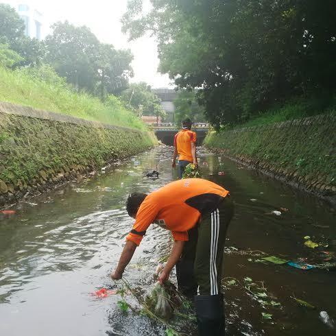 Warga Ciliwung 'Potong' Rumah Agar tak Digusur