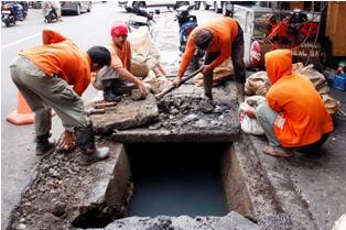 Warga Ciliwung 'Potong' Rumah Agar tak Digusur