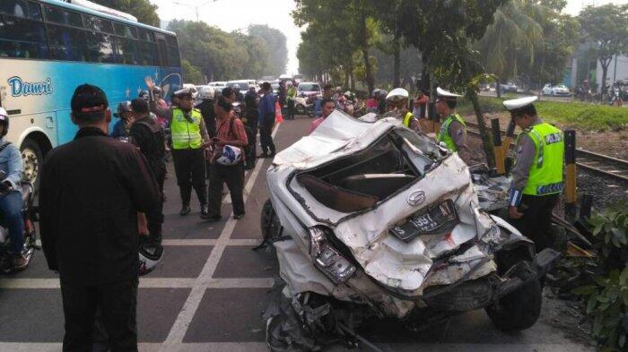 Begini Pengakuan Penjaga Lintasan KA Soal Kecelakaan Xenia Disambar Mutiara Timur