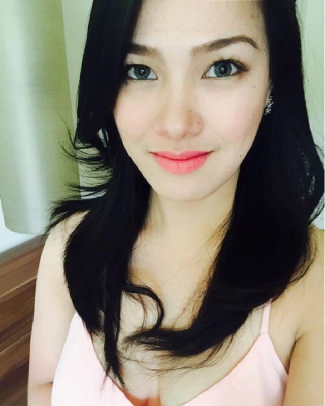 Kenalkan Jocye, Sopir Taksi Cantik yang Digilai Penumpang Pria