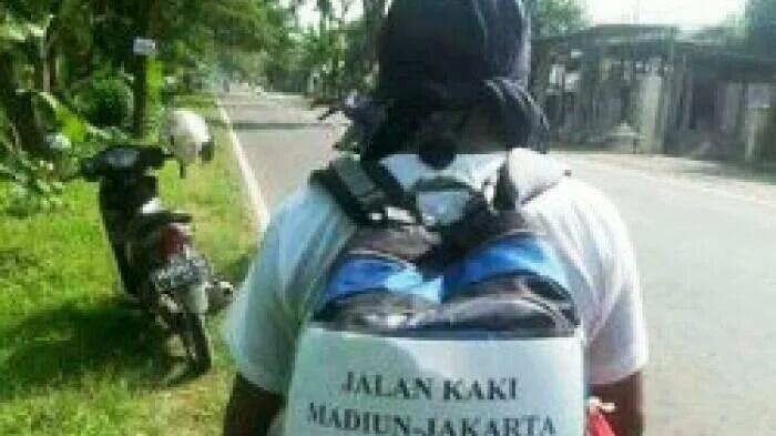 Ingin Temui Anies-Sandi, Eko Jalan Kaki Dari Madiun ke Jakarta
