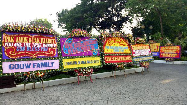 Ahok akan Bacakan Pledoi, Balai Kota 'Penuh' dengan Karangan Bunga