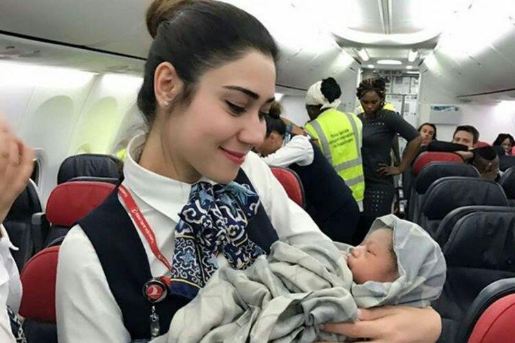 Jika Bayi Lahir Di Pesawat, Apa Warga Negaranya?