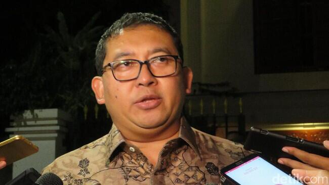 Ahok Banjir Kiriman Karangan Bunga, Fadli Zon: Pencitraan Murahan