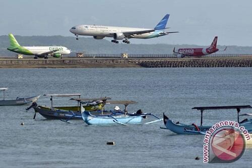 7 Bandara Ini Punya Pemandangan Nggak Biasa