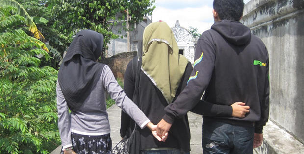 7 Kebiasaan Buruk Yang Dilakukan Cewek Ketika Pacaran