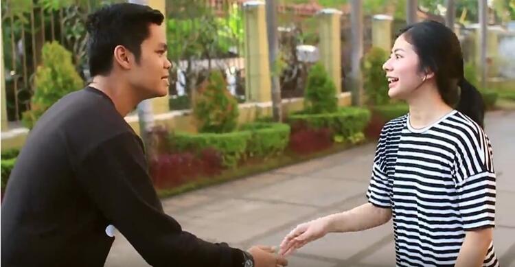5 Tipe orang ketemu mantan yang udah punya pacar baru, kamu yang mana?