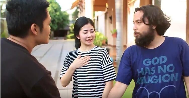 5 Tipe orang ketemu mantan yang udah punya pacar baru, kamu yang mana?