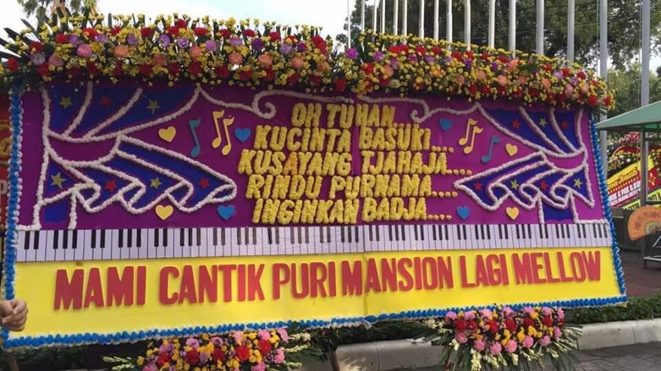 Ahok akan Bacakan Pledoi, Balai Kota 'Penuh' dengan Karangan Bunga