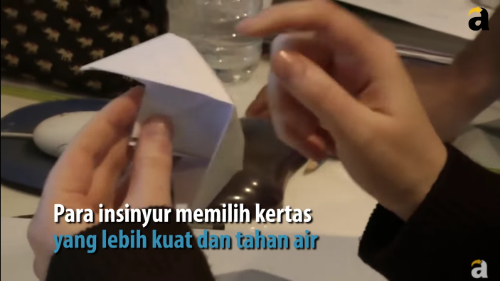 Menakjubkan! Perahu Kertas Ini Bisa Berlayar Dengan Penumpang Manusia