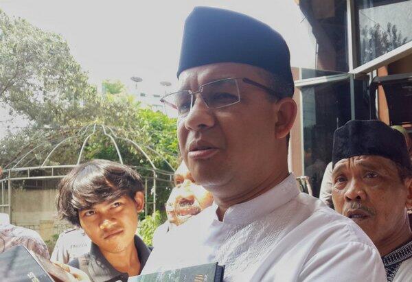 Petir Tiba-Tiba Menggelegar Saat Anies Bicara Banyaknya Karangan Bunga Untuk Ahok