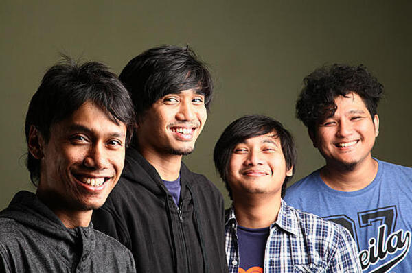 Pengen Belanja Sambil Nonton Konser? Ke Jakcloth Aja!