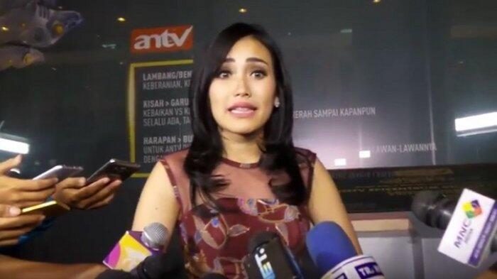 Reaksi Ayu Ting Ting Saat Raffi Ahmad dan Deni Cagur Memaksa Periksa Isi Mobil