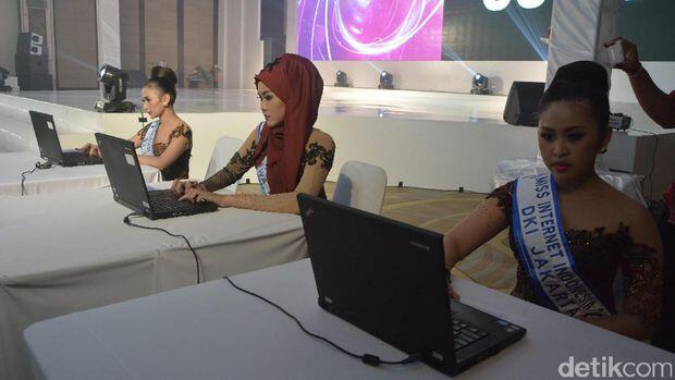 Marsya Gusman Rebut Gelar Miss Internet Indonesia 2017