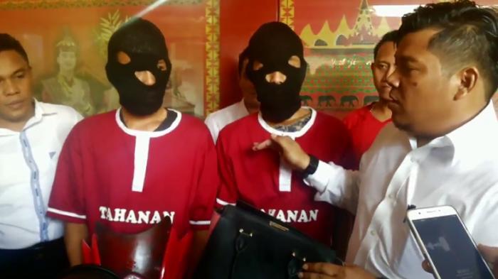 Jatuh ke Sawah, Dua Jambret Bule Ceko Digulung Polisi