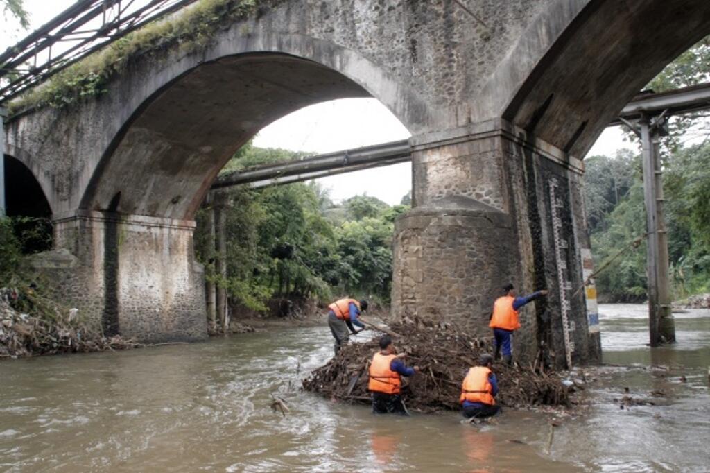 Pintu Air Depok &amp; Angke Siaga 3, Warga Diimbau Waspada Banjir