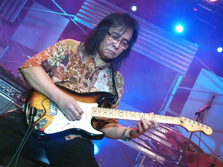 10 Gitaris Legendaris Dengan Skill Paling Top Di Dunia