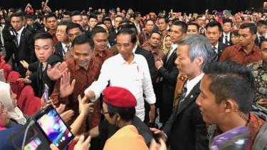 Sambutan Meriah Ribuan WNI di Hong Kong Untuk Presiden Jokowi