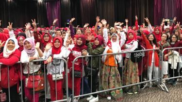 Sambutan Meriah Ribuan WNI di Hong Kong Untuk Presiden Jokowi