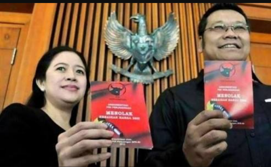 Tolak Penaikan TDL, PDIP Bagikan Buku di Paripurna