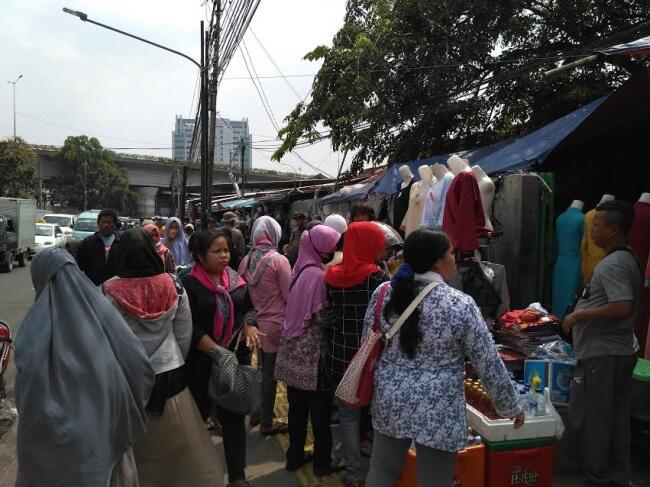PKL Sadar Berjualan di Trotoar Salah