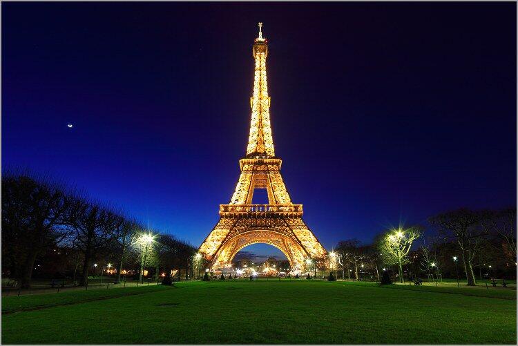 Mengapa Menara Eiffel Tidak Dihancurkan Saat Perang Dunia?
