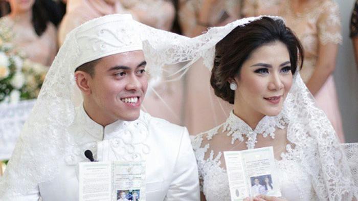 Mantan Suami Masih Menduda, Artis Cantik Ini Tampil Glamor dengan Suami Barunya