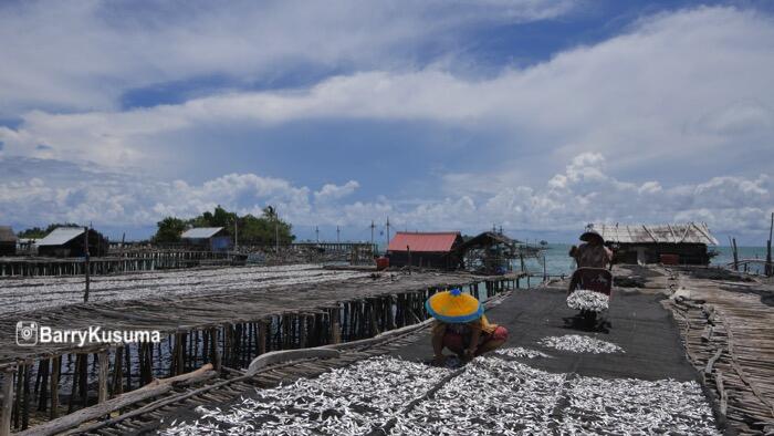 Melihat dari Dekat Kampung Nelayan Tanjung Binga.