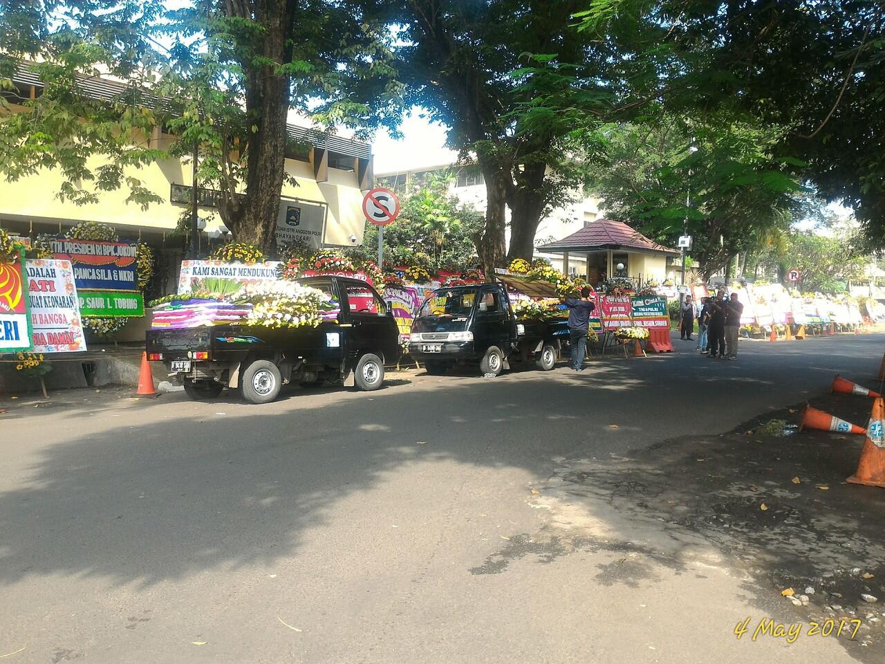 Sudah 1.101, Kiriman Bunga di Mabes Polri Diseleksi