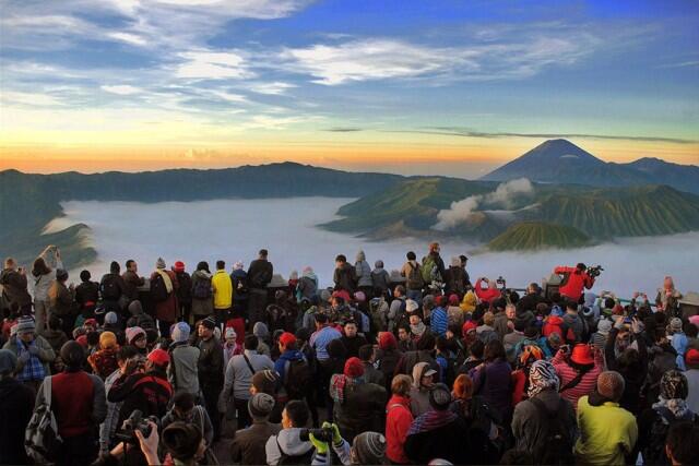 DARI YANG MEMANG PASSION HINGGA CUMA LATAH! AH... TRAVELING SEKARANG MEMANG LAGI TREN