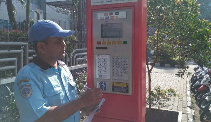 Tingkatkan Pendapatan Daerah, Ahok Berencana Merekrut Lebih Banyak Juru Parkir